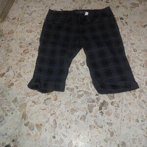 YMI Women's Shorts SZ 7 Black Plaid